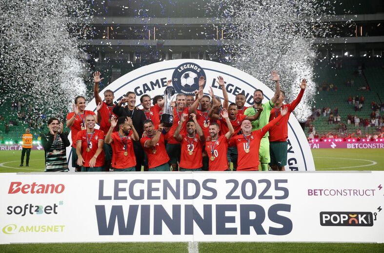 Alvalade foi palco das lendas: Portugal vence Resto do Mundo no Legends Charity Game