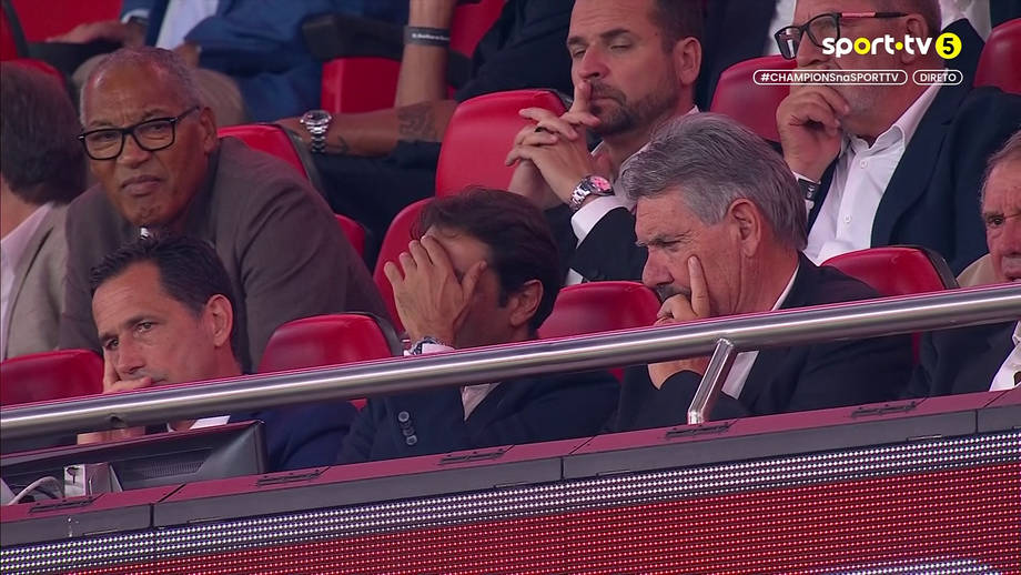 Rui Costa nem queria acreditar no que estava a ver: a reação do presidente do Benfica após o 3.º golo do Qarabag