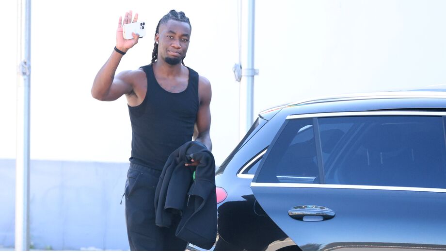 Yann Karamoh no aeroporto