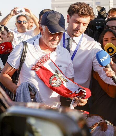 Mourinho chega a Lisboa e assume negociações com o Benfica