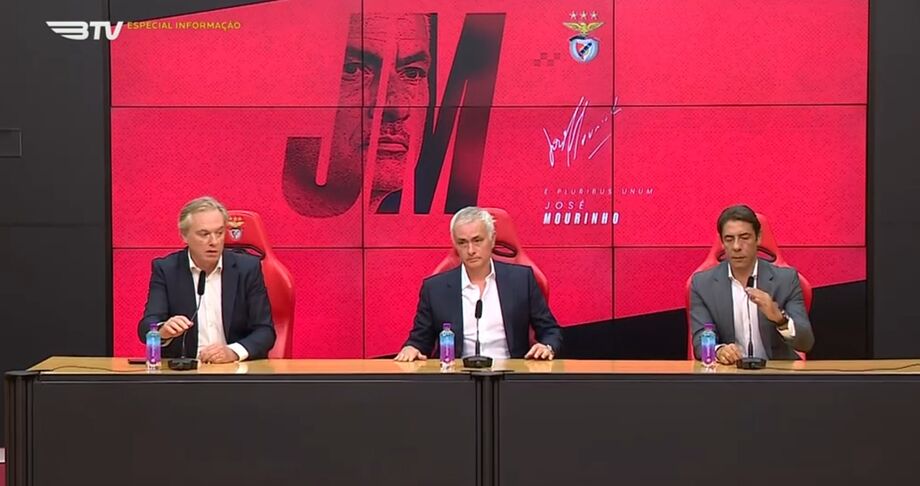  Mourinho apresentado no Benfica