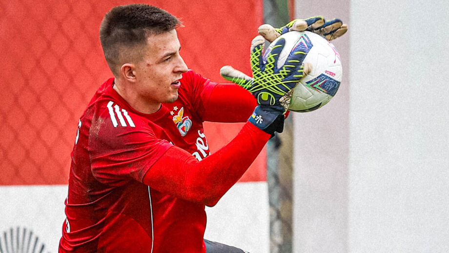 Trubin em ação no treino desta sexta-feira