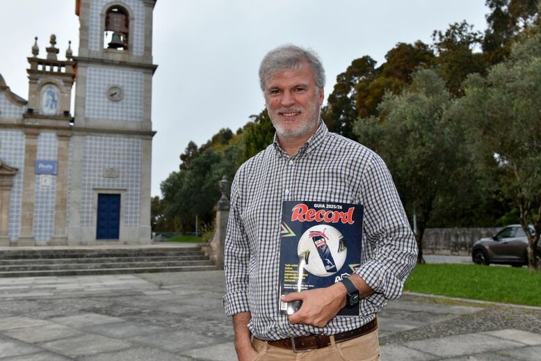 Fernando Nélson com o Guia Record