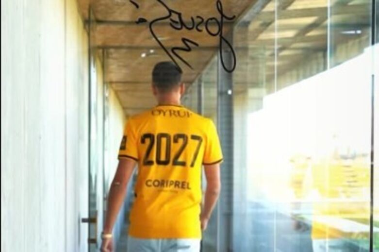 Josué Sá reforça o Lusitânia de Lourosa até 2027, após passagem pelo Gil Vicente