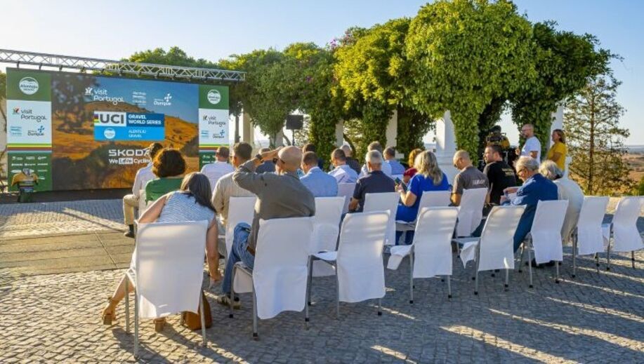 Assistentes na apresentação do UCI Gravel World Series em Portugal