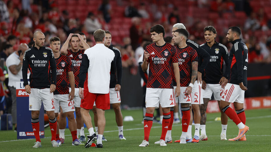 Jogadores do Benfica no aquecimento