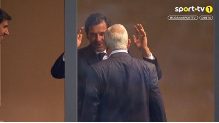 Villas-Boas e Carlos Pinho conversam antes do jogo