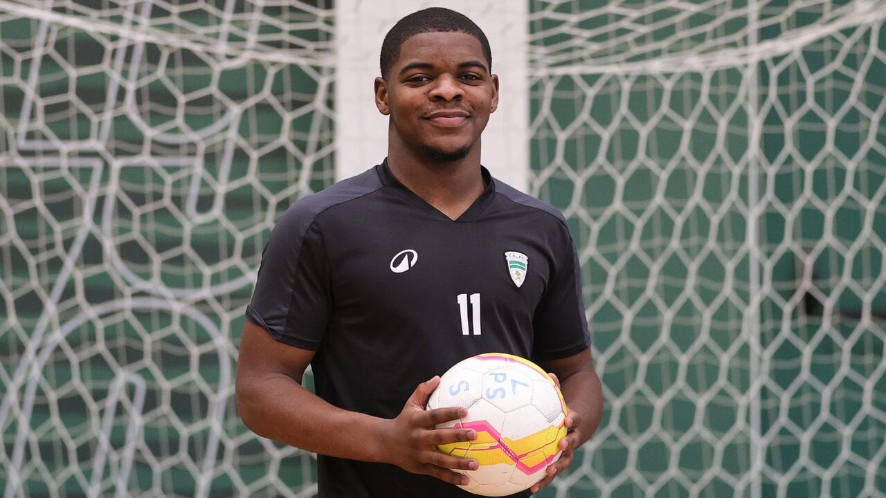 Anderson Fortes, ala angolano do Leões Porto Salvo, quer voar em Portugal