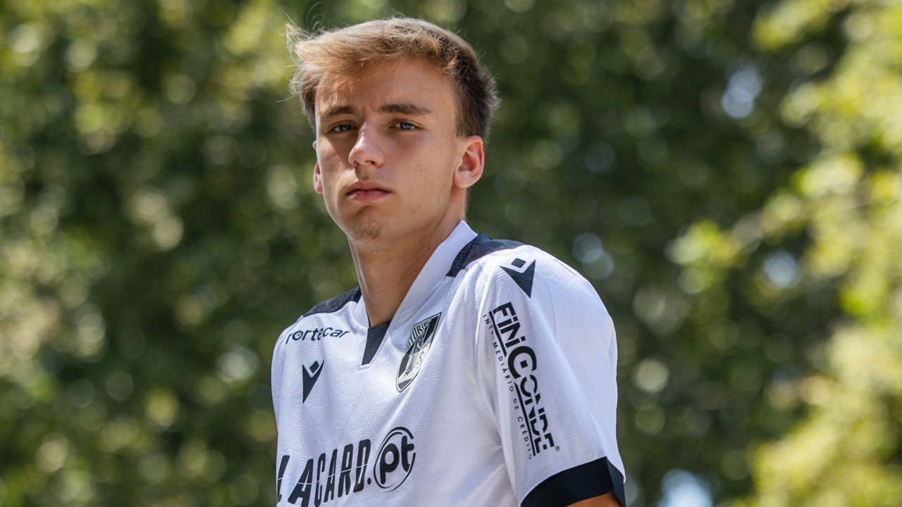 André Oliveira renova contrato com o V. Guimarães até 2029