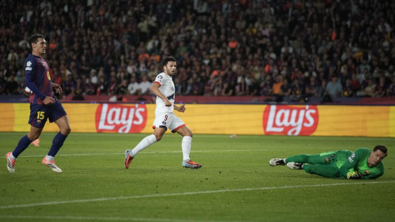 Gonçalo Ramos marca golo decisivo para o PSG contra o Barcelona