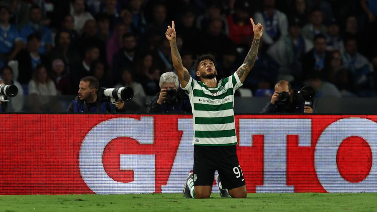 Luis Suárez marcou, de penálti, o único golo do Sporting em Nápoles