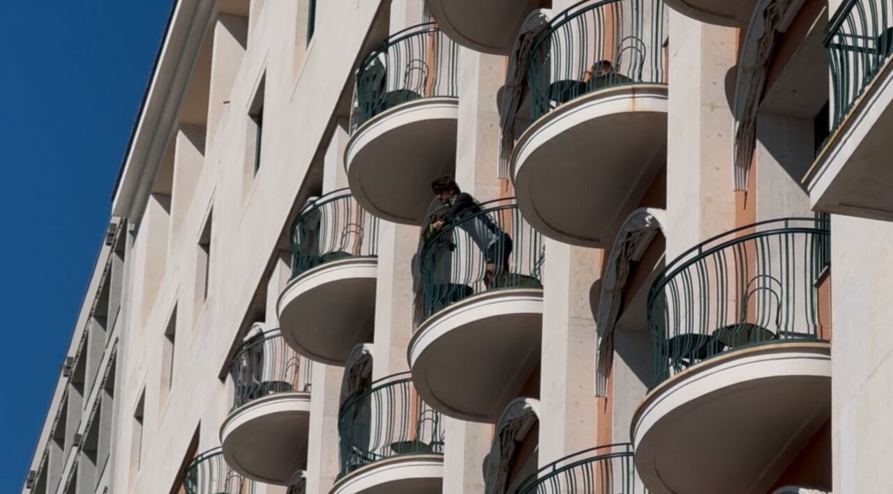 Trincão na varanda do hotel