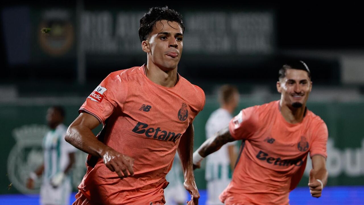 Gabri Veiga no jogo contra o Estrela Vermelha