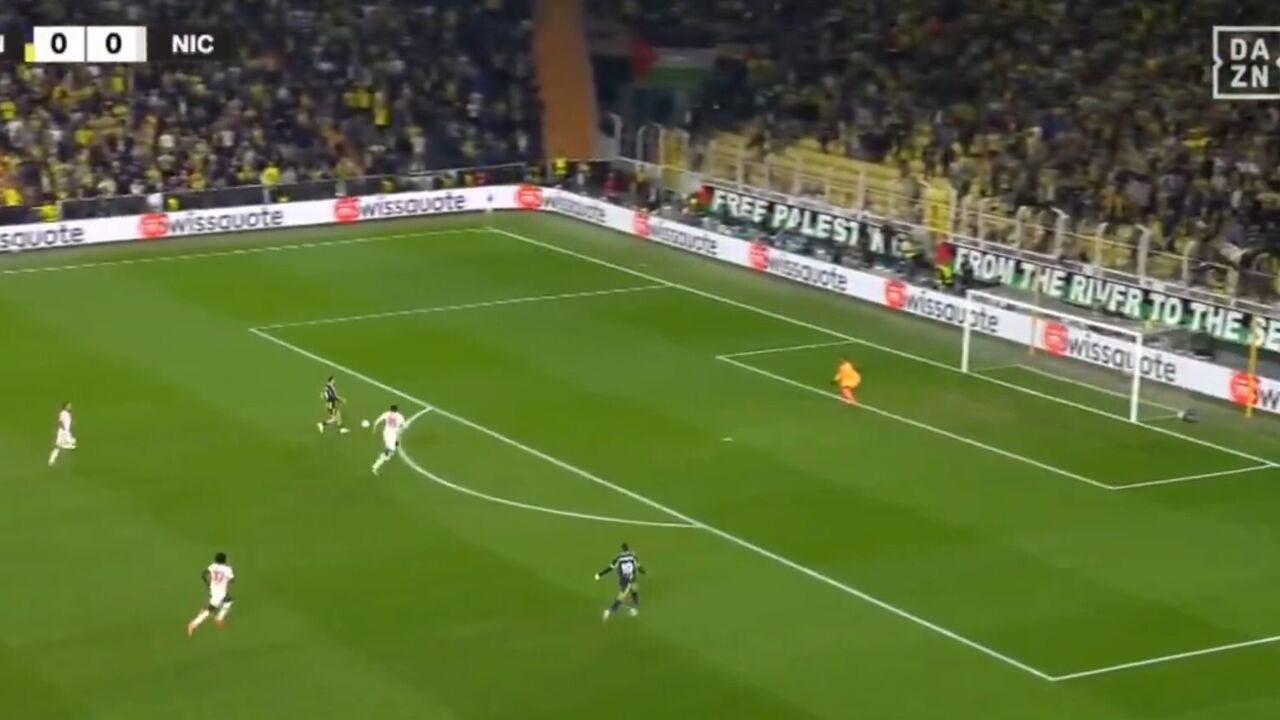 Jogo entre Fenerbahçe e Nice com mensagem de apoio à Palestina