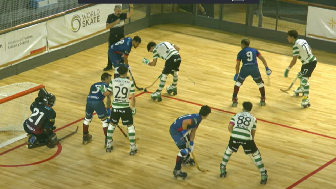 Jogo de hóquei em patins entre duas equipas de clubes desportivos