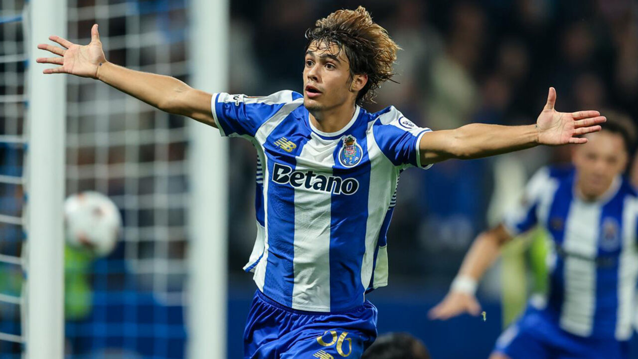 Rodrigo Mora festeja o golo marcado ao Estrela Vermelha