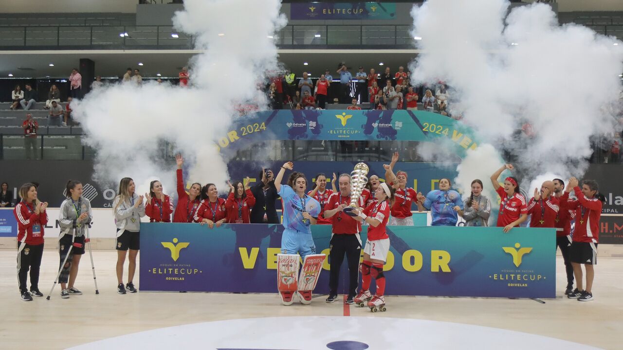 Equipa de hóquei em patins comemora vitória na Elite Cup em Odivelas