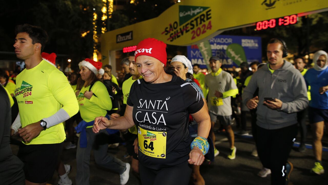 Participantes na corrida de São Silvestre 2024 em Lisboa