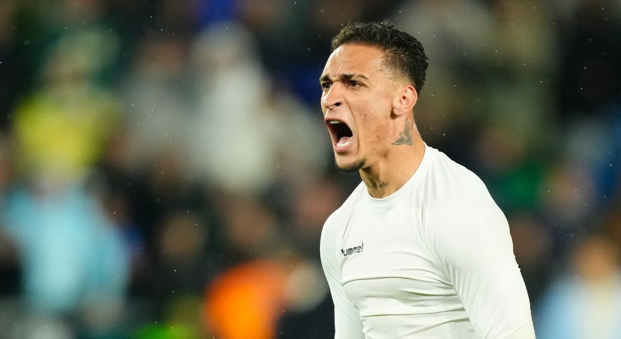 Antony recorda período no Manchester United