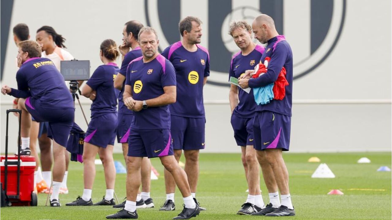 Hansi Flick no treino do Barcelona