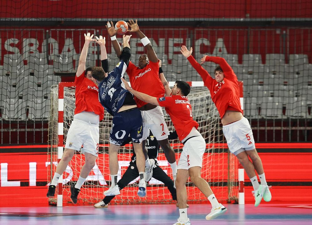 Benfica vence V. Guimarães por 32-31 na 6.ª jornada do campeonato nacional