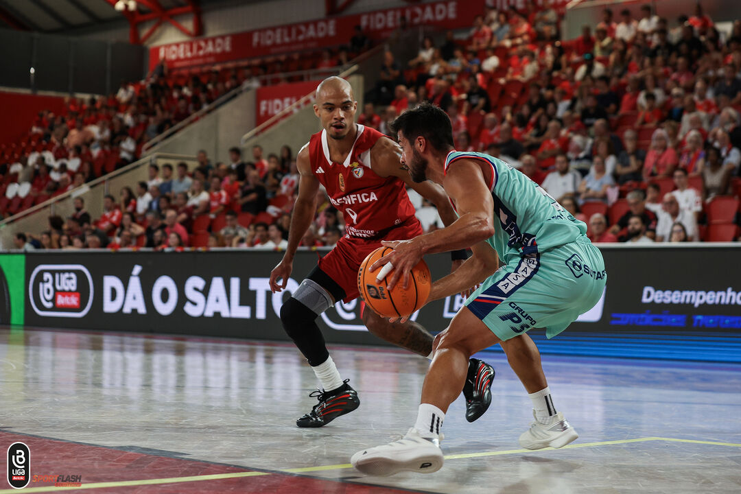 Benfica vence Oliveirense por 89-76 no arranque da Liga Betclic