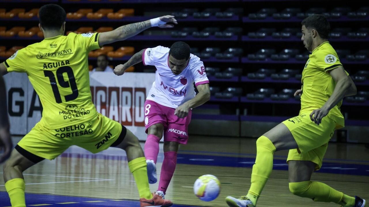 Sporting vence Ferreira do Zêzere por 5-0