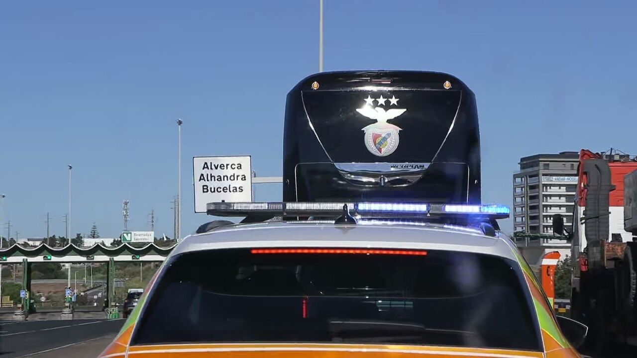 Autocarro do Benfica durante a viagem para o Porto