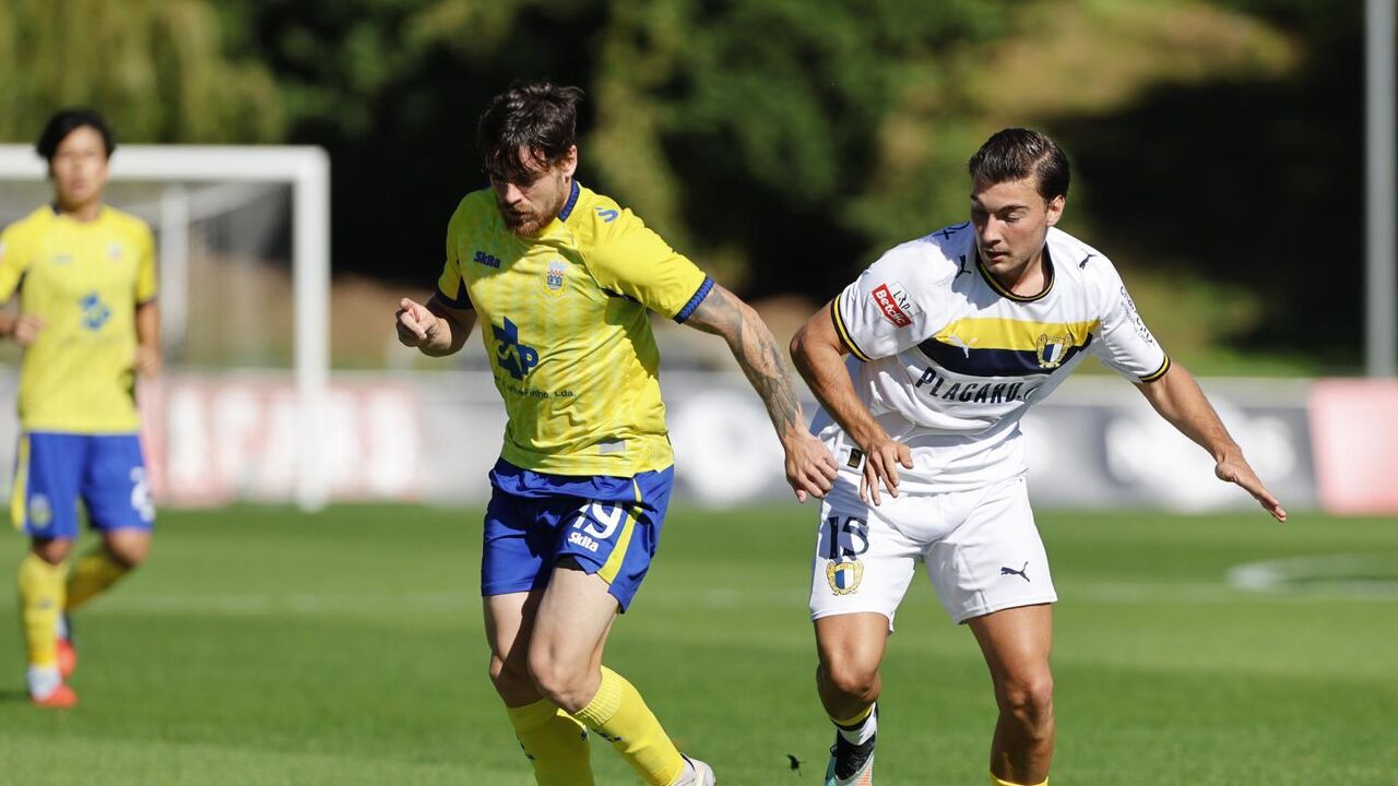 Arouca e Famalicão empatam em jogo com expulsão e golo de Haas