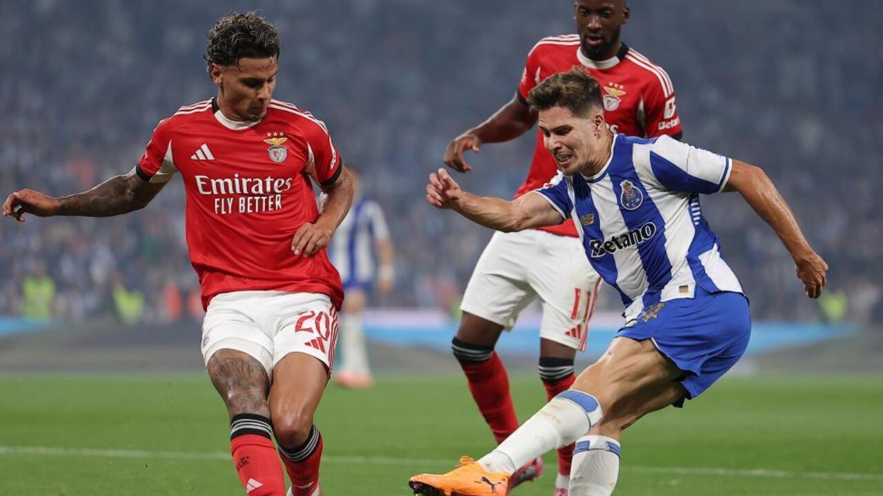 Francisco Moura joga no clássico entre Benfica e FC Porto