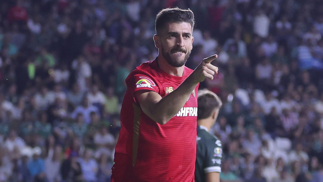 Paulinho em grande plano no México