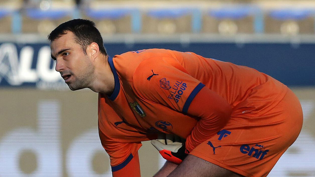 Carevic orienta barreira e lance resulta em golo do Famalicão em Arouca