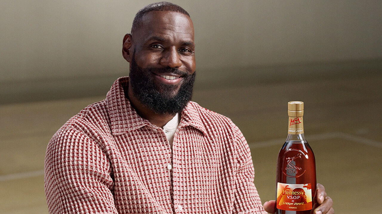 LeBron James promove conhaque Hennessy numa campanha publicitária