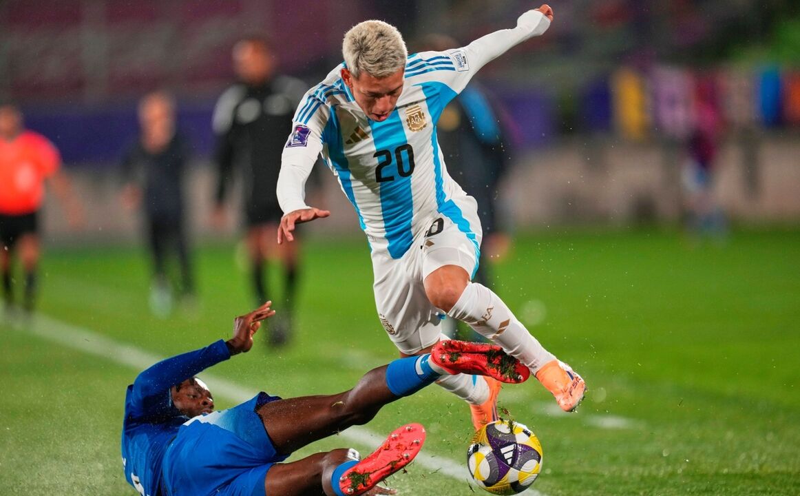 Prestianni joga pela Argentina na competição sub-20