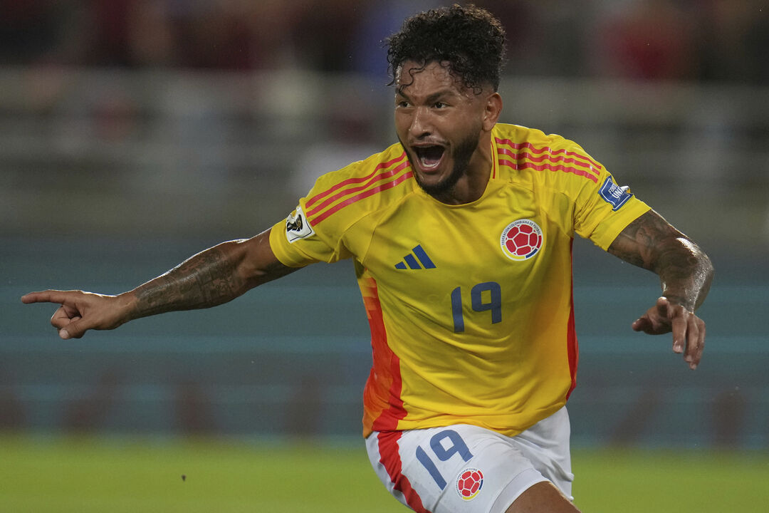 Luis Suárez fez um póquer na estreia a titular pela Colômbia