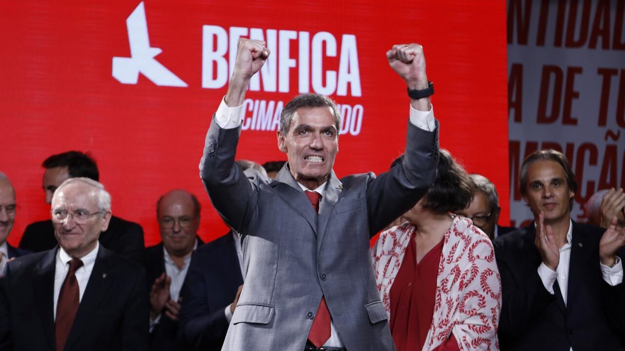 João Noronha Lopes efusivo durante a apresentação das listas