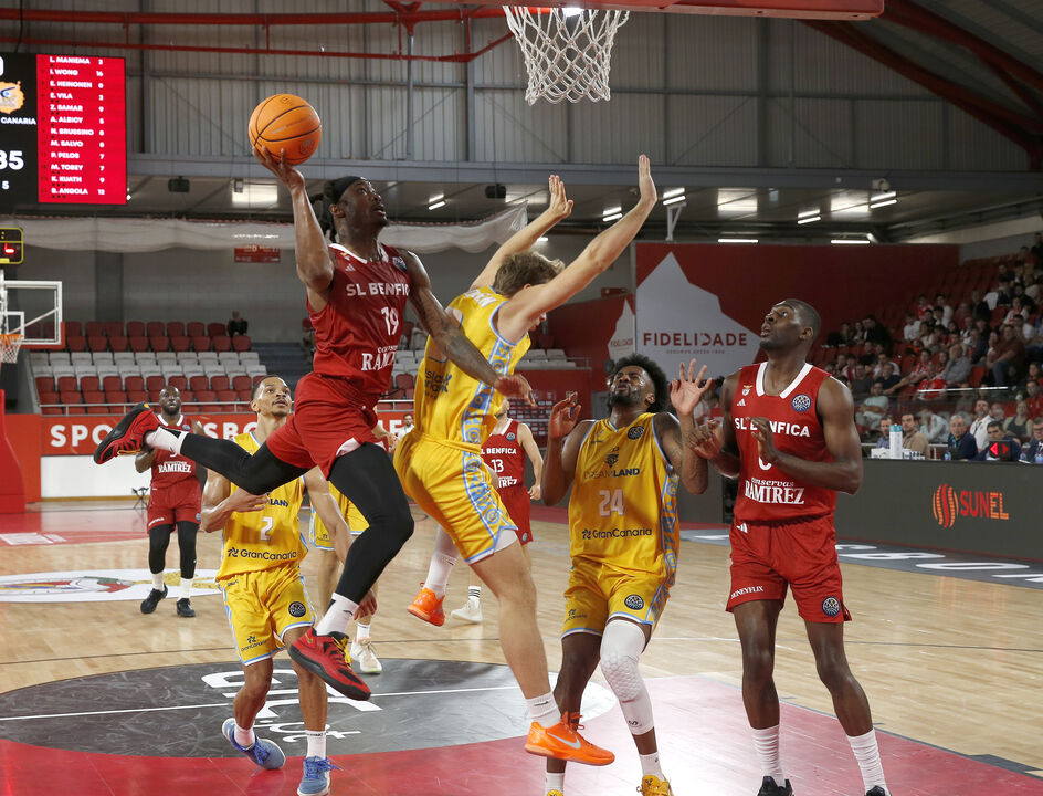 Benfica perde com Gran Canaria no primeiro jogo da Champions