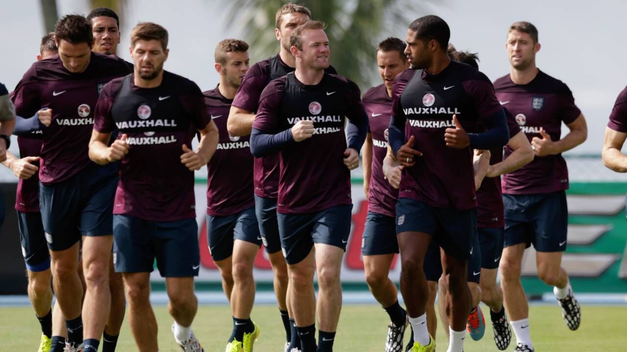 Steven Gerrard num treino da seleção inglesa em 2014
