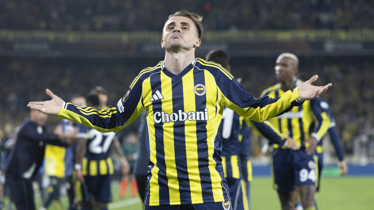 Aktürkoglu terá assinado dois contratos à chegada ao Fenerbahçe e agora está em apuros