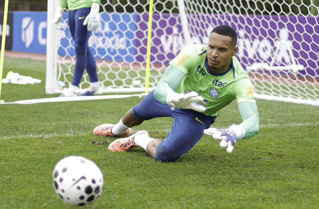 Guarda-redes John chamado à seleção brasileira