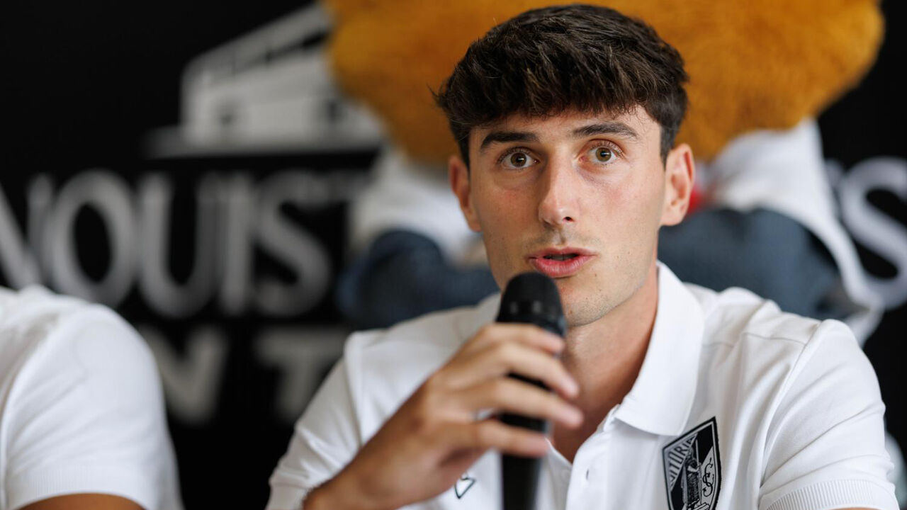 Óscar Rivas durante a visita ao Externato de Vila Meã