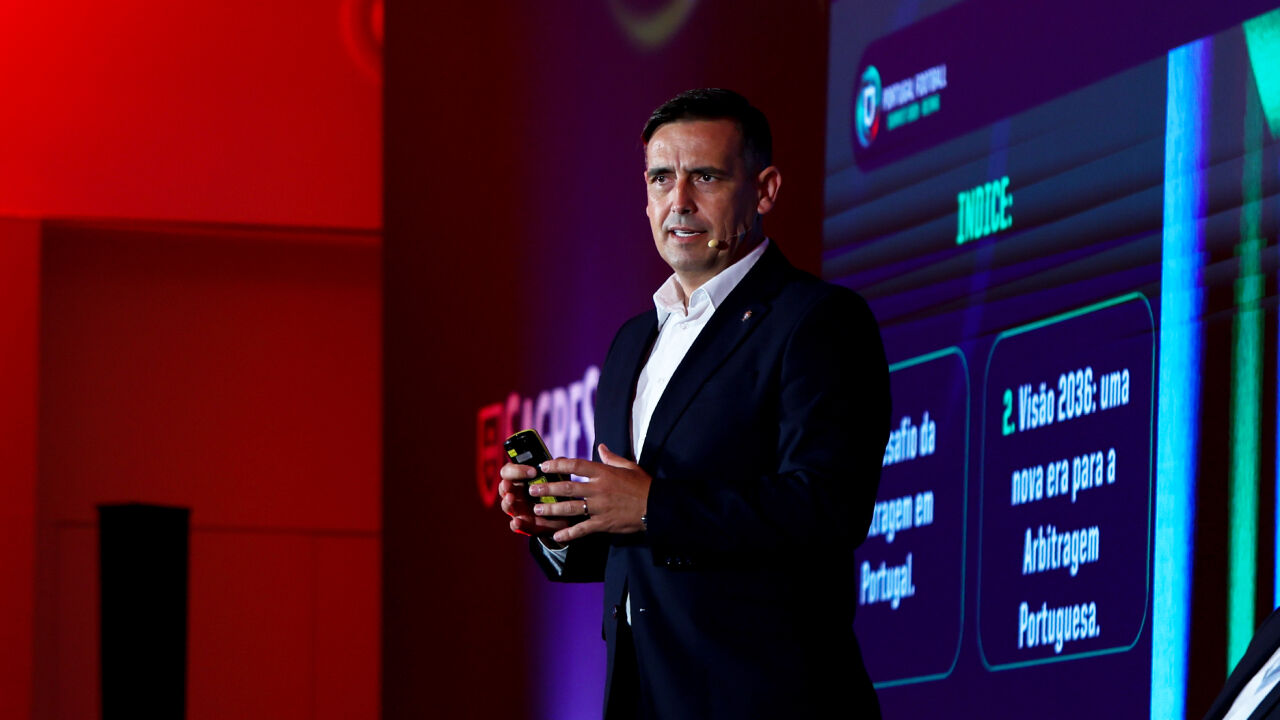 Luciano Gonçalves em painel sobre arbitragem no Portugal Football Summit