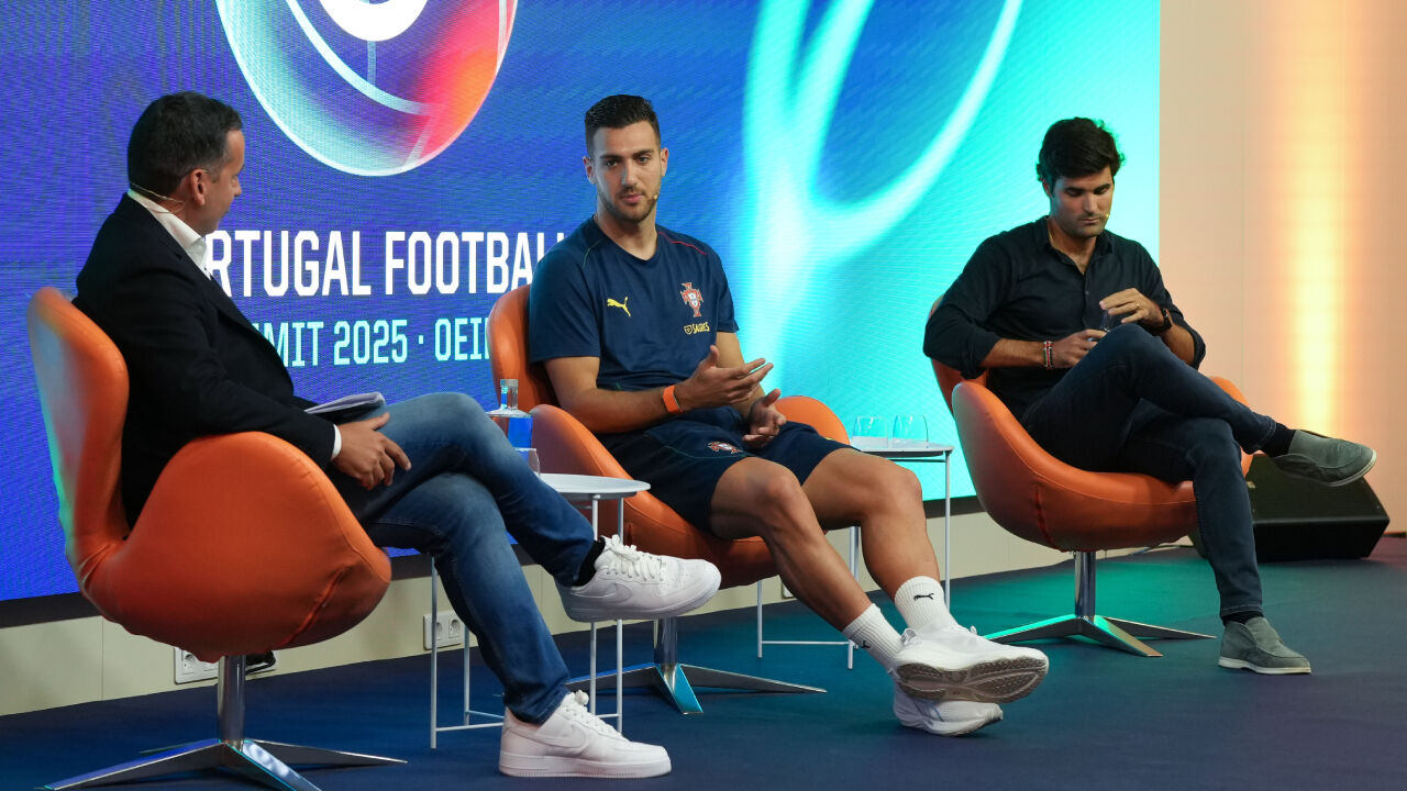 Diogo Dalot esteve no Portugal Football Summit 2025