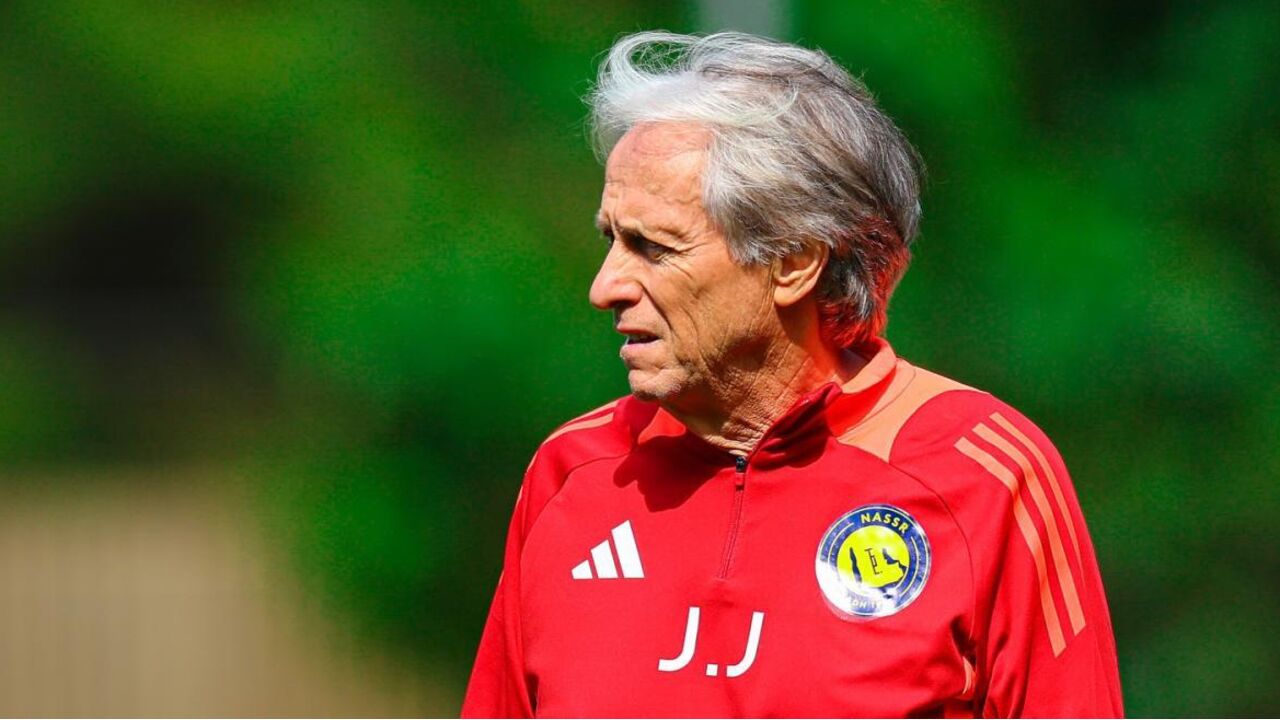 Jorge Jesus durante um treino do Al Nassr