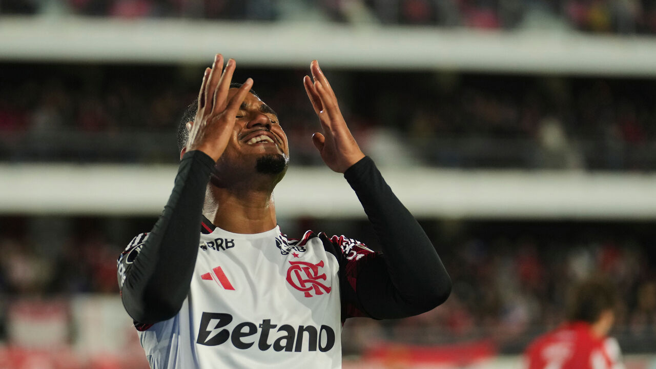 Samuel Lino não tem tido vida fácil no regresso ao Brasil