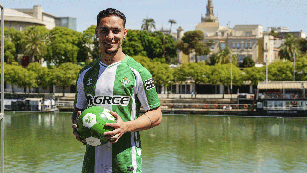 Antony foi contratado em definitivo pelo Betis no verão