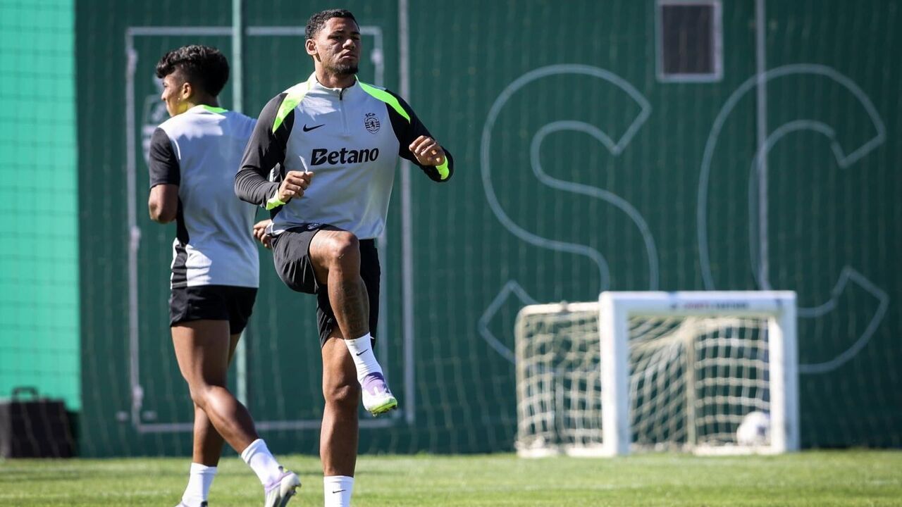 Rayan Lucas treina com o Sporting no Estádio Aurélio Pereira