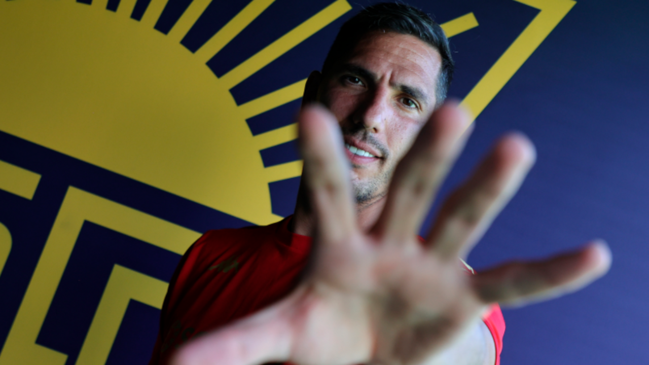 Guarda-redes Joel Robles quer jogar até aos 40 e levar o Estoril à Europa