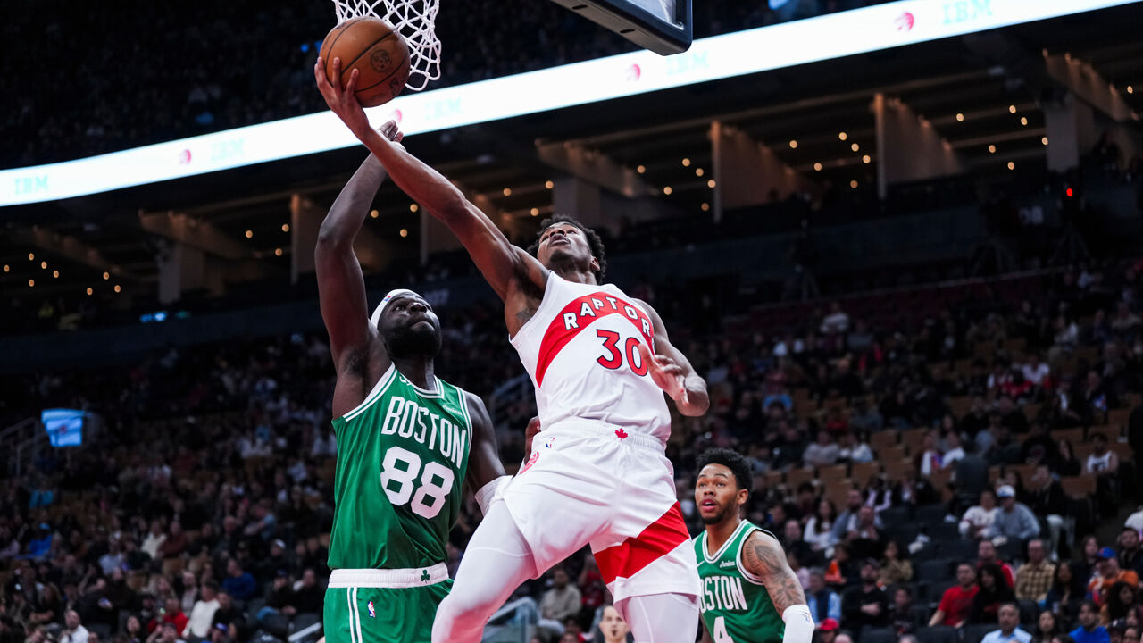 Neemias Queta jogou 17 minutos na derrota dos Celtics frente aos Raptors