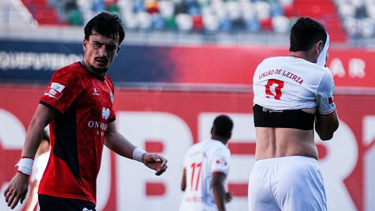 Empate entre U. Leiria e Oliveirense no Estádio Dr. Magalhães Pessoa